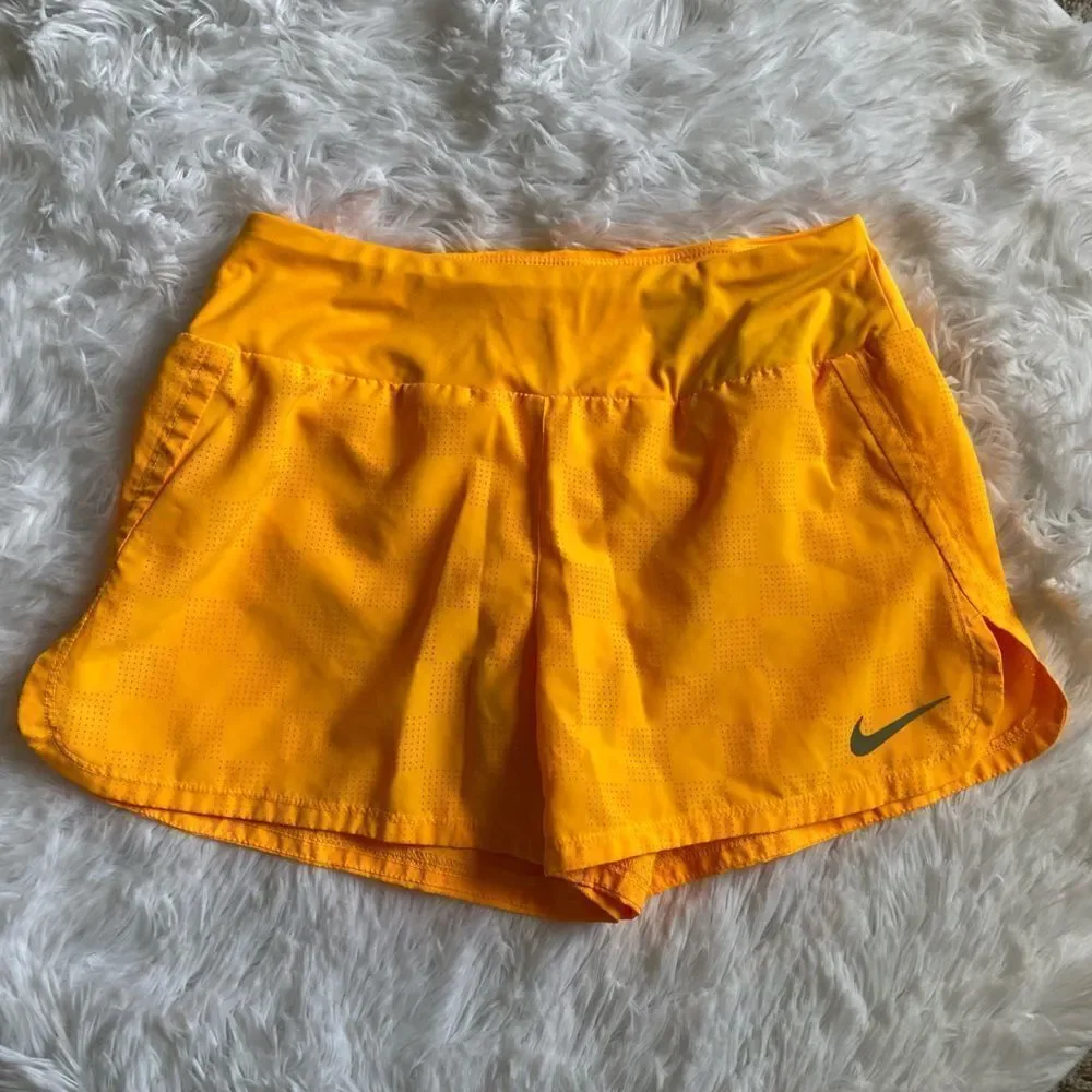 Nike Dri Fit Shorts Yellow Womens Size Small‎